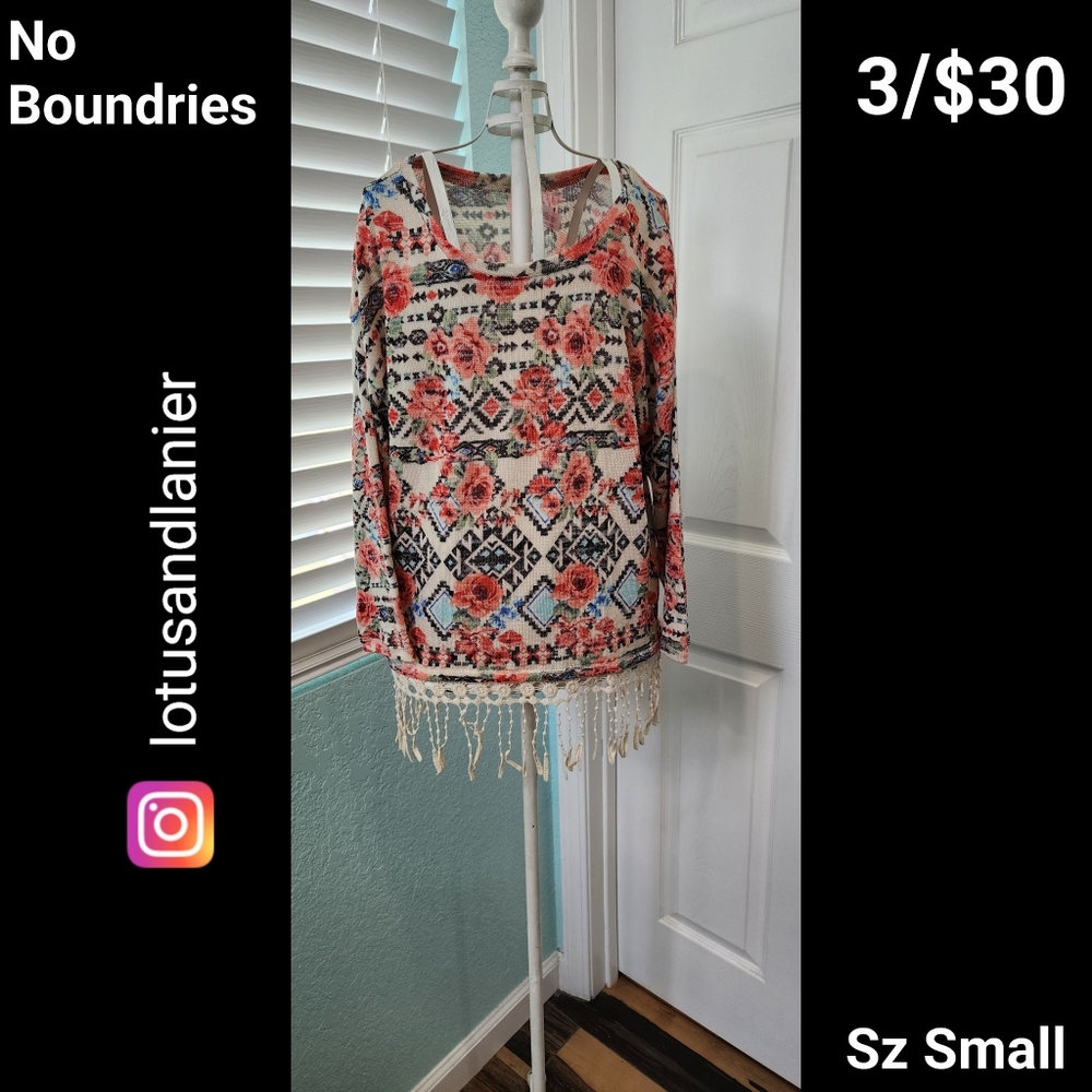 No Boundries Boho Southwestern Rose Sweater Sz Small 3/$30